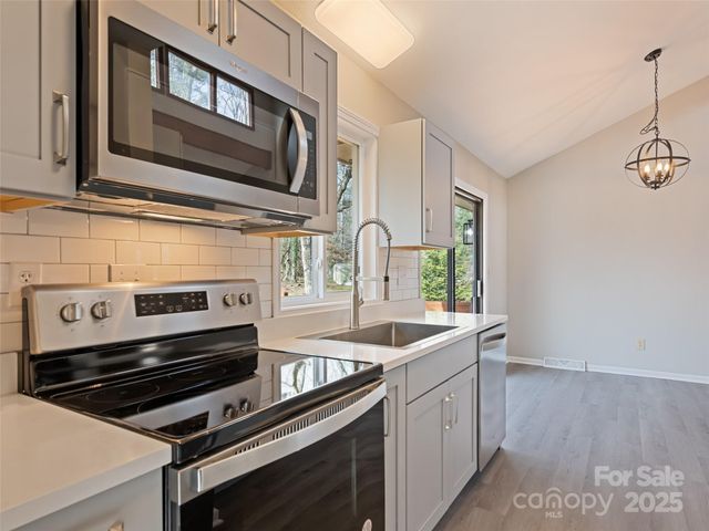 10 New Bern Drive, Fletcher, NC 28732