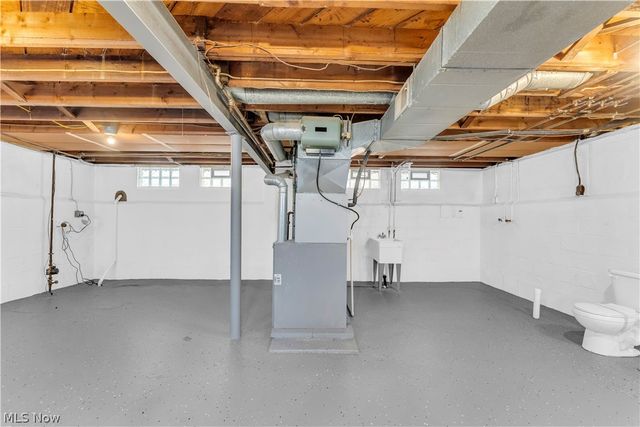 14028 Rockside Road, Maple Heights, OH 44137