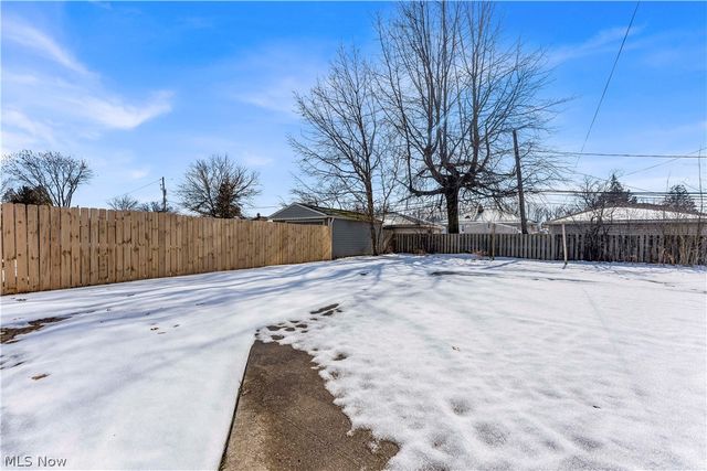 14028 Rockside Road, Maple Heights, OH 44137