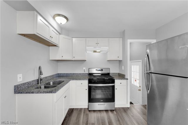 14028 Rockside Road, Maple Heights, OH 44137