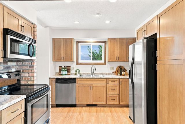 5486 W Bavarian Pass, Fridley, MN 55432