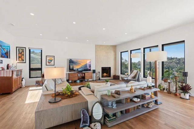 10042 Tall Oak Dr, Escondido, CA 92026