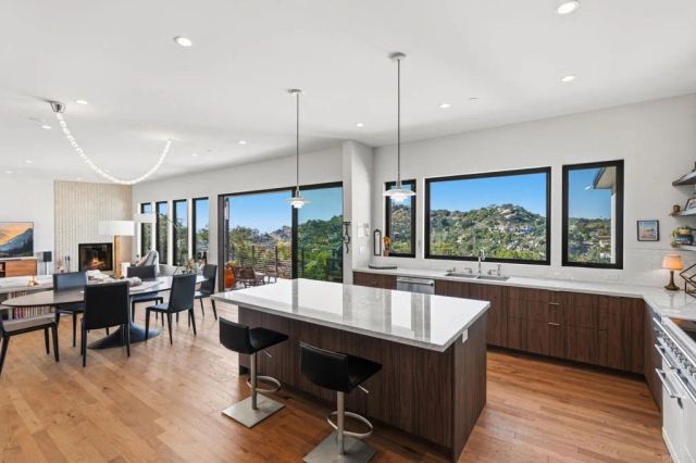 10042 Tall Oak Dr, Escondido, CA 92026