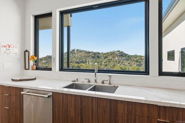10042 Tall Oak Dr, Escondido, CA 92026