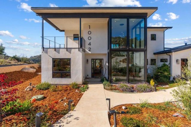 10042 Tall Oak Dr, Escondido, CA 92026