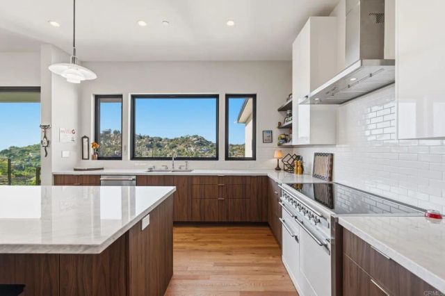 10042 Tall Oak Dr, Escondido, CA 92026