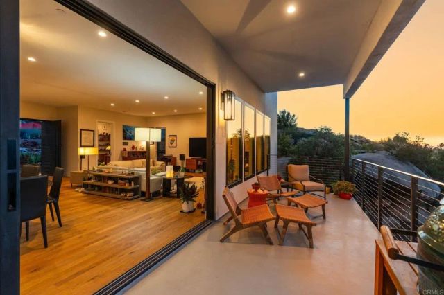 10042 Tall Oak Dr, Escondido, CA 92026