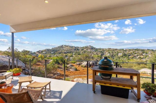 10042 Tall Oak Dr, Escondido, CA 92026