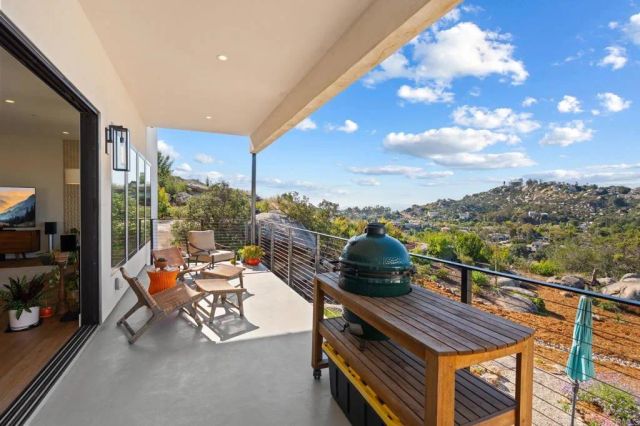 10042 Tall Oak Dr, Escondido, CA 92026