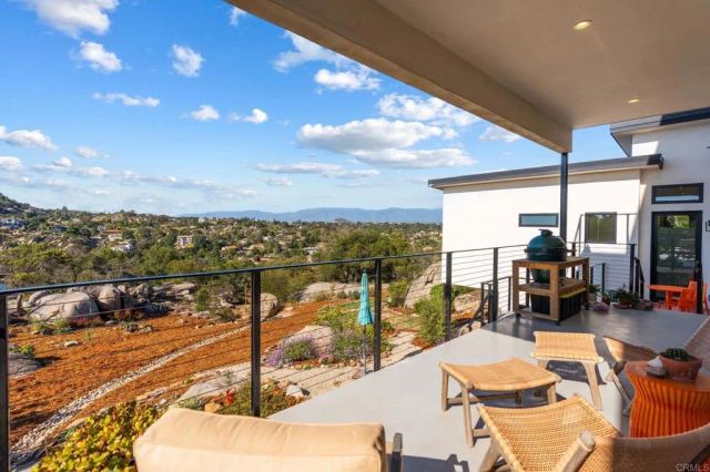 10042 Tall Oak Dr, Escondido, CA 92026