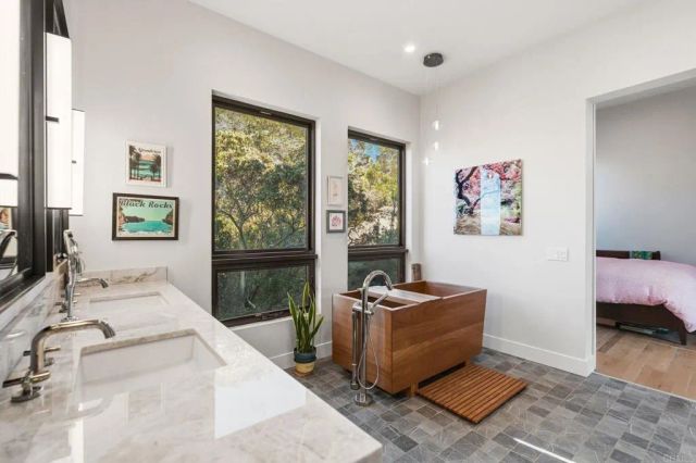 10042 Tall Oak Dr, Escondido, CA 92026