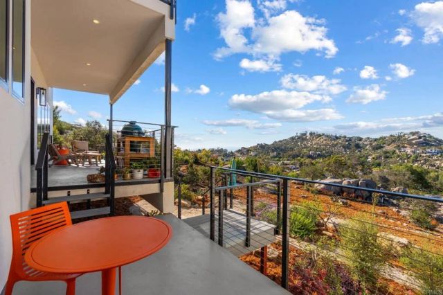 10042 Tall Oak Dr, Escondido, CA 92026