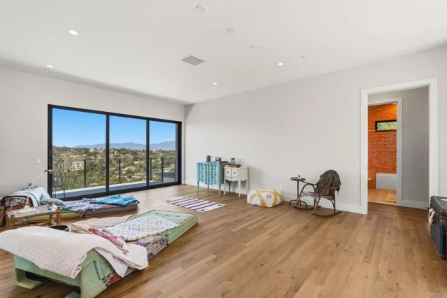 10042 Tall Oak Dr, Escondido, CA 92026