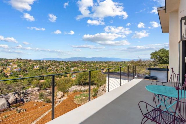 10042 Tall Oak Dr, Escondido, CA 92026