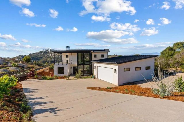 10042 Tall Oak Dr, Escondido, CA 92026