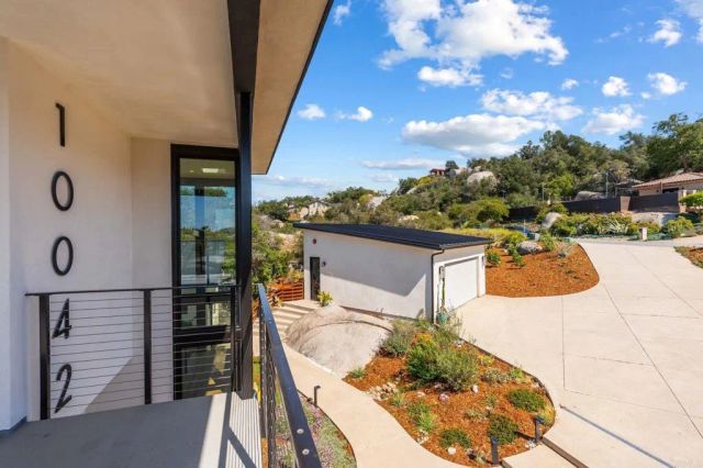 10042 Tall Oak Dr, Escondido, CA 92026