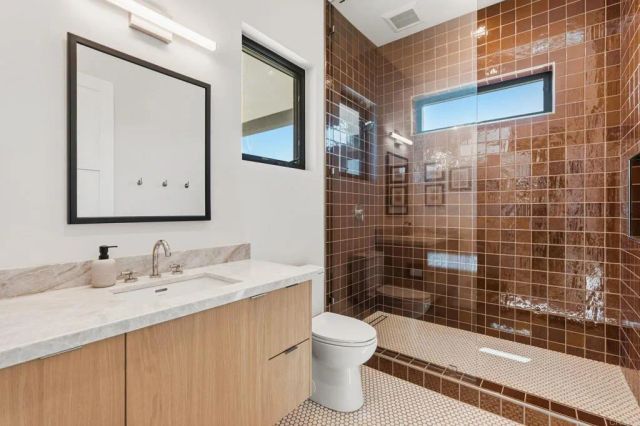 10042 Tall Oak Dr, Escondido, CA 92026