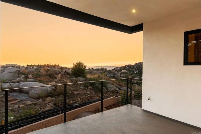 10042 Tall Oak Dr, Escondido, CA 92026