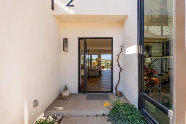 10042 Tall Oak Dr, Escondido, CA 92026