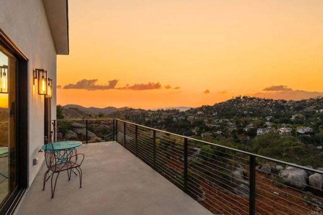 10042 Tall Oak Dr, Escondido, CA 92026