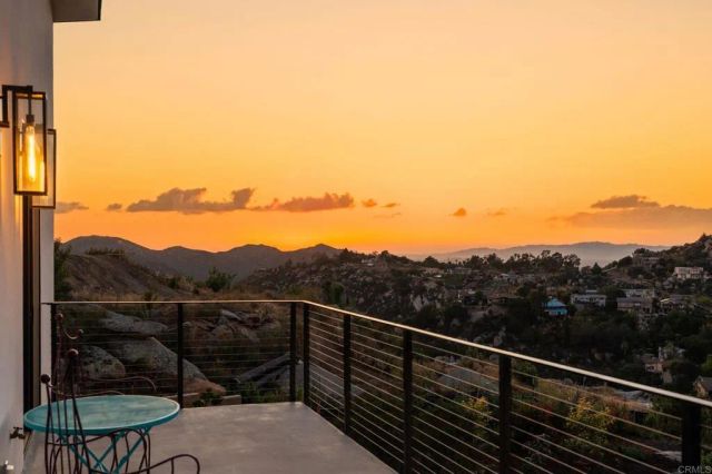 10042 Tall Oak Dr, Escondido, CA 92026