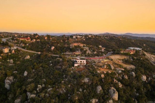 10042 Tall Oak Dr, Escondido, CA 92026