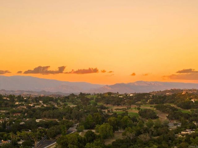 10042 Tall Oak Dr, Escondido, CA 92026