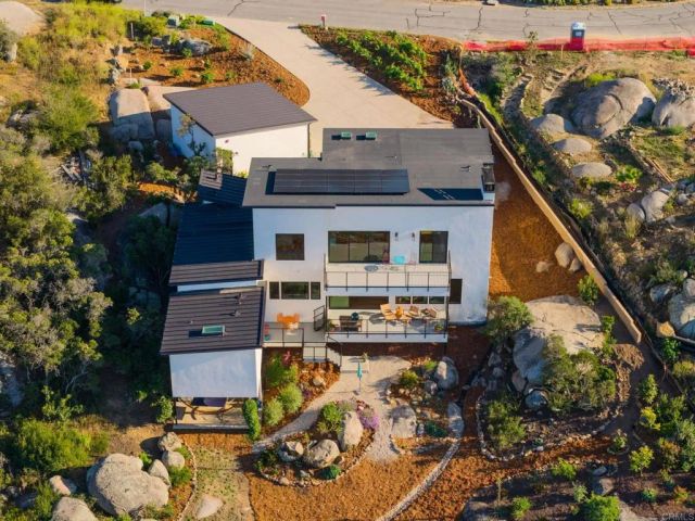 10042 Tall Oak Dr, Escondido, CA 92026