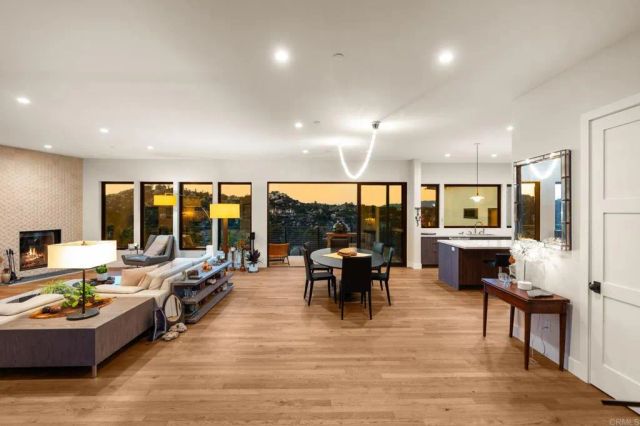 10042 Tall Oak Dr, Escondido, CA 92026