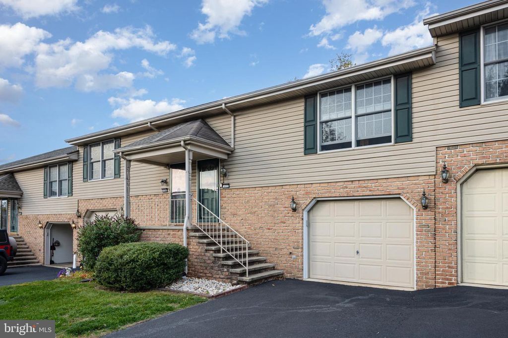 912 WOODRIDGE DR, Middletown, PA 17057