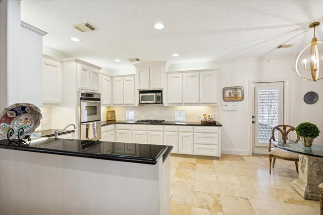 2643 Westgate, Houston, TX 77098