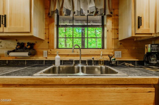 3517 Sand Ridge Way, Pigeon Forge, TN 37863