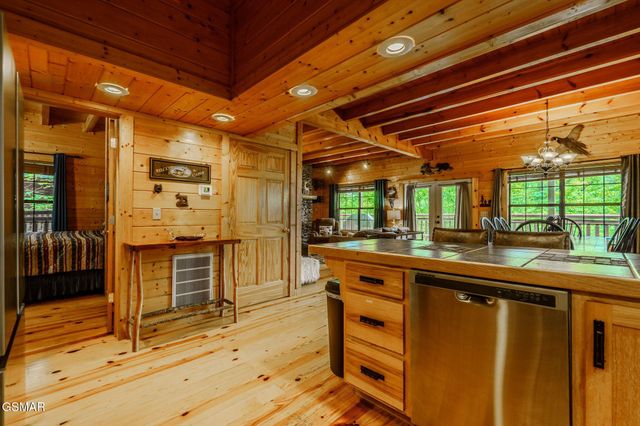 3517 Sand Ridge Way, Pigeon Forge, TN 37863