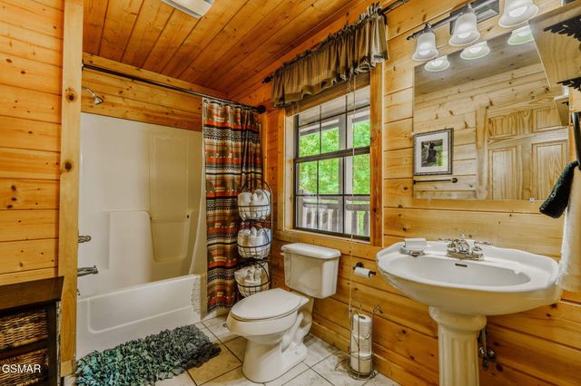 3517 Sand Ridge Way, Pigeon Forge, TN 37863