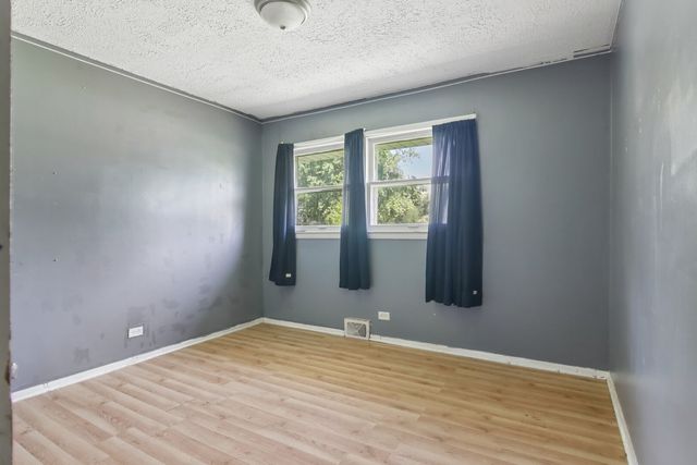 2N418 Amy Avenue, Glen Ellyn, IL 60137