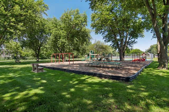 2N418 Amy Avenue, Glen Ellyn, IL 60137