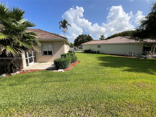 2335 SE 4th Place, Homestead, FL 33033