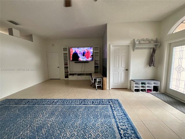 2335 SE 4th Place, Homestead, FL 33033