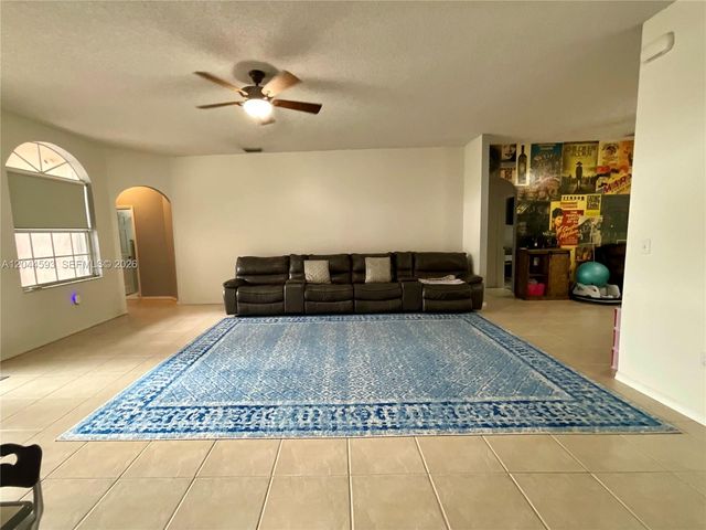 2335 SE 4th Place, Homestead, FL 33033