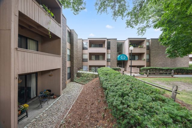 10 Shrewsbury Green Dr I, Shrewsbury, MA 01545