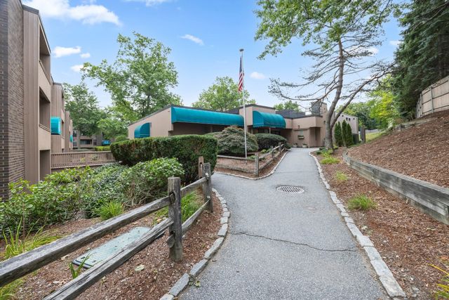 10 Shrewsbury Green Dr I, Shrewsbury, MA 01545