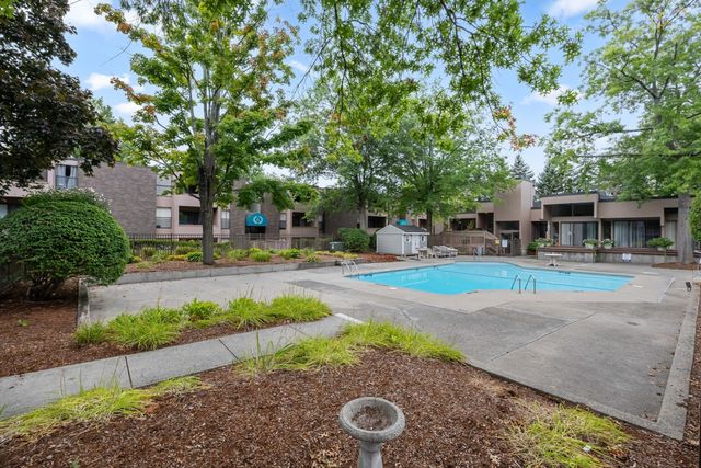 10 Shrewsbury Green Dr I, Shrewsbury, MA 01545