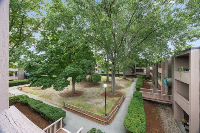 10 Shrewsbury Green Dr I, Shrewsbury, MA 01545
