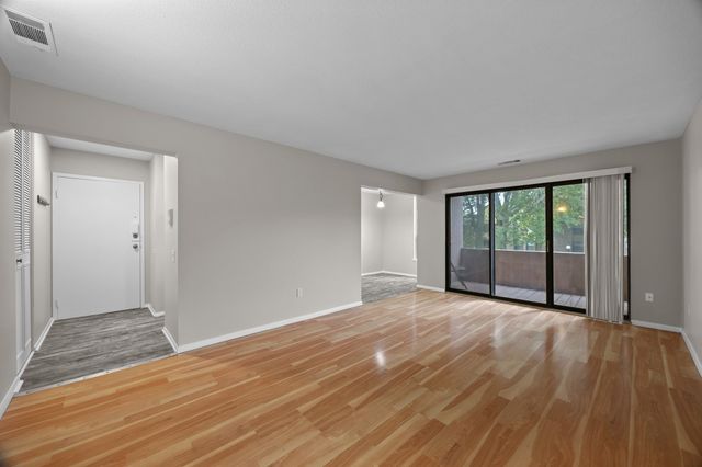 10 Shrewsbury Green Dr I, Shrewsbury, MA 01545