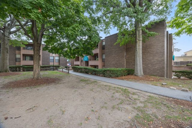 10 Shrewsbury Green Dr I, Shrewsbury, MA 01545