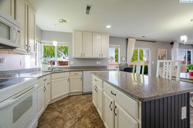 3409 S Buntin St., Kennewick, WA 99337