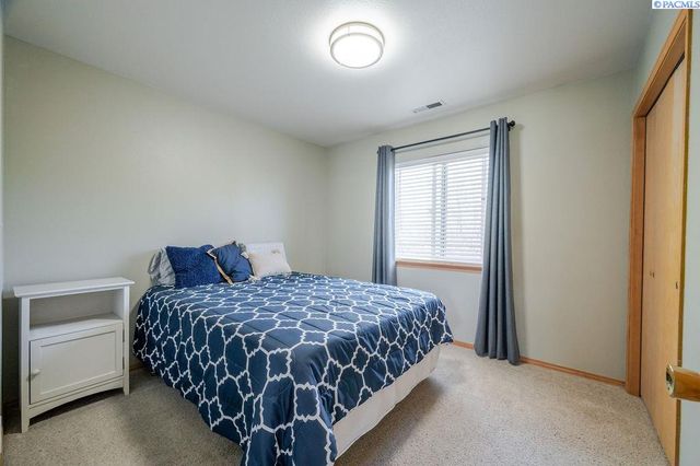 3409 S Buntin St., Kennewick, WA 99337