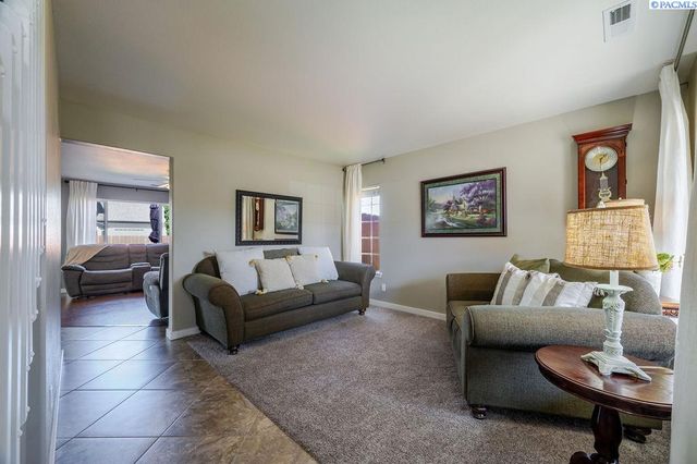 3409 S Buntin St., Kennewick, WA 99337