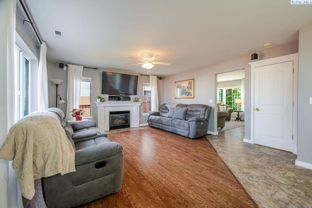 3409 S Buntin St., Kennewick, WA 99337