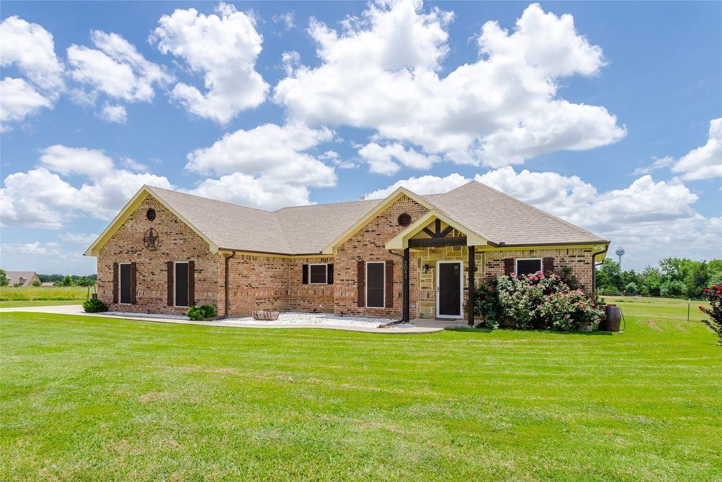 2043 benton ln, Greenville, TX 75401
